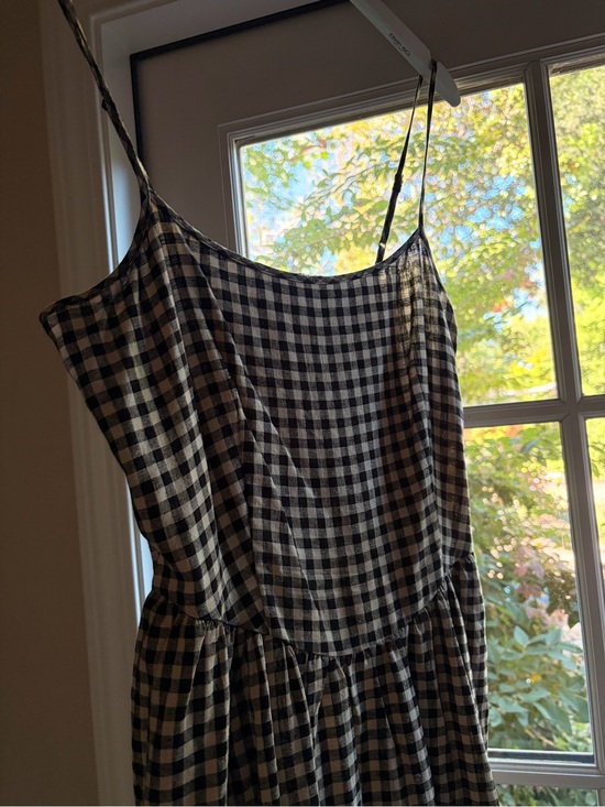GAP Dresses & Skirts - GAP Black and white classy dress
